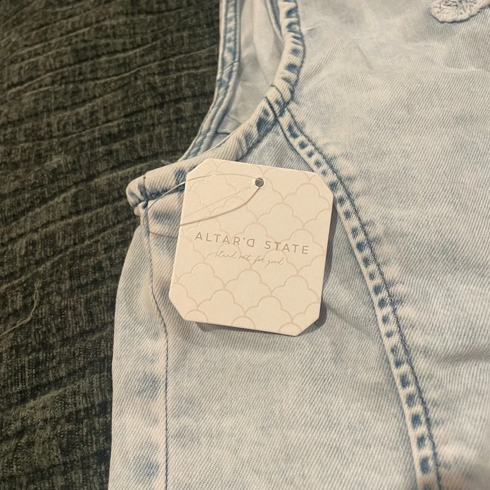 NWT Altar'd State Light Blue washed Denim Vest size M - Picture 4 of 11